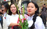 Hân hoan đón đoàn quân giải phóng về tiếp quản Thủ đô